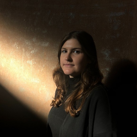 Meet your Posher, Caitlin - Picture 1 of 1